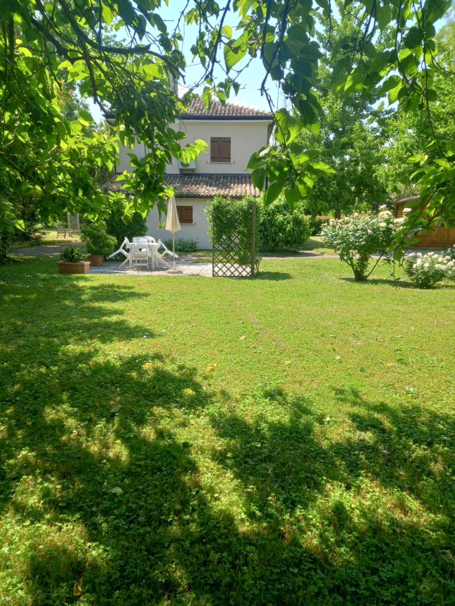 Holiday Home Giaron Rosolina Bagian luar foto